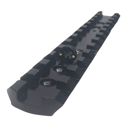 Mit dem Cloverleaf Adjustable Peep Sight und der 5" Picatinny Rail montierst du dein Zielfernrohr extrem niedrig für präzises Schießen auf Marlin und Henry Gewehren.